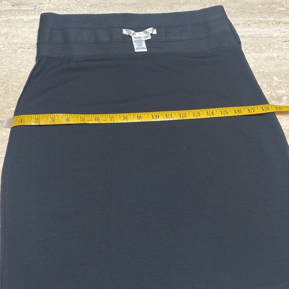 Max Studio Pencil Skirt, Excellent Condition, no flaws, measurements in photos - Picture 9 of 12